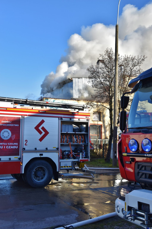 Pożar na Meblarskiej w Prudniku [FOTO/WIDEO] [AKTUALIZACJA]