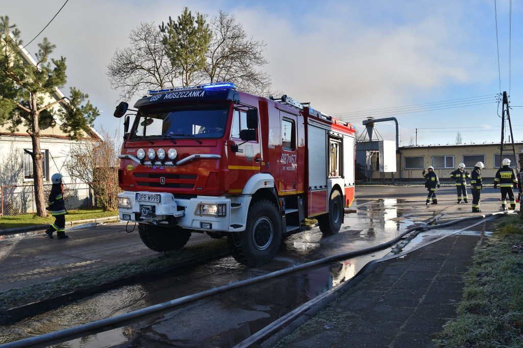 Pożar na Meblarskiej w Prudniku [FOTO/WIDEO] [AKTUALIZACJA]