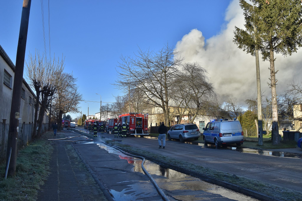 Pożar na Meblarskiej w Prudniku [FOTO/WIDEO] [AKTUALIZACJA]