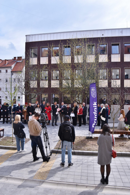 Nowatorski projekt w Prudniku. Seniorzy i młodzież razem