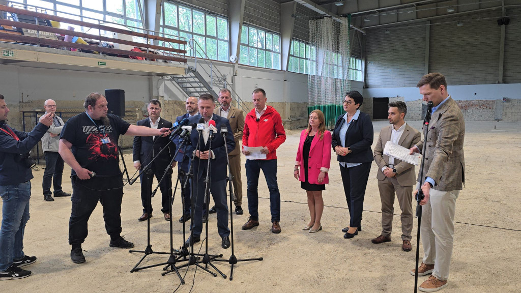 Są pieniądze na odbudowę infrastruktury sportowej. Konferencja ministrów w Prudniku [FOTO/WIDEO]