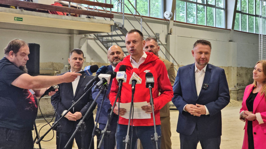 Są pieniądze na odbudowę infrastruktury sportowej. Konferencja ministrów w Prudniku [FOTO/WIDEO]