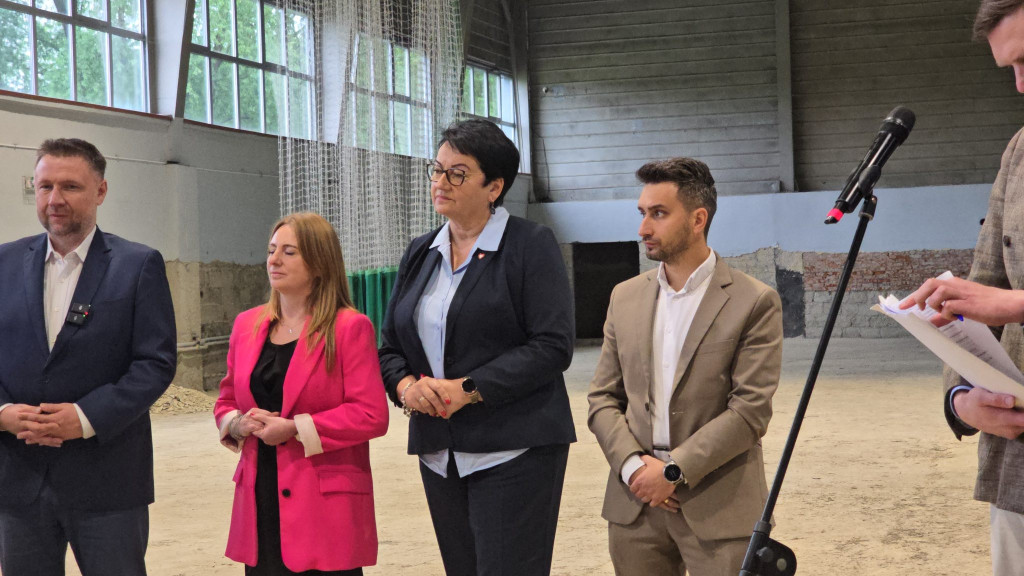 Są pieniądze na odbudowę infrastruktury sportowej. Konferencja ministrów w Prudniku [FOTO/WIDEO]