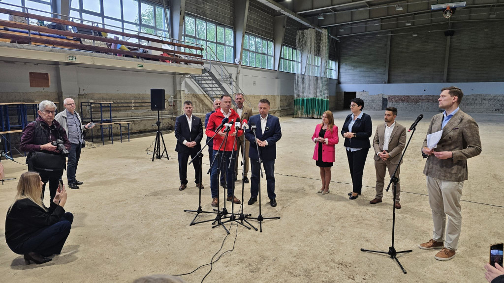 Są pieniądze na odbudowę infrastruktury sportowej. Konferencja ministrów w Prudniku [FOTO/WIDEO]