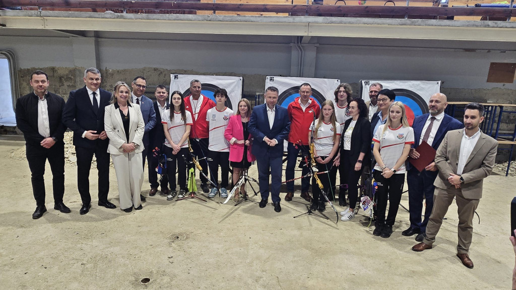 Są pieniądze na odbudowę infrastruktury sportowej. Konferencja ministrów w Prudniku [FOTO/WIDEO]
