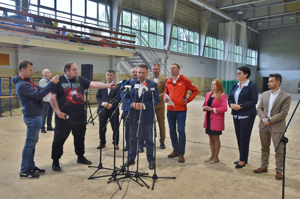 Są pieniądze na odbudowę infrastruktury sportowej. Konferencja ministrów w Prudniku [FOTO/WIDEO]