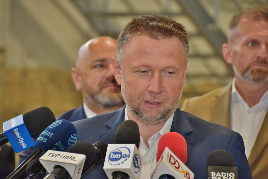 Są pieniądze na odbudowę infrastruktury sportowej. Konferencja ministrów w Prudniku [FOTO/WIDEO]