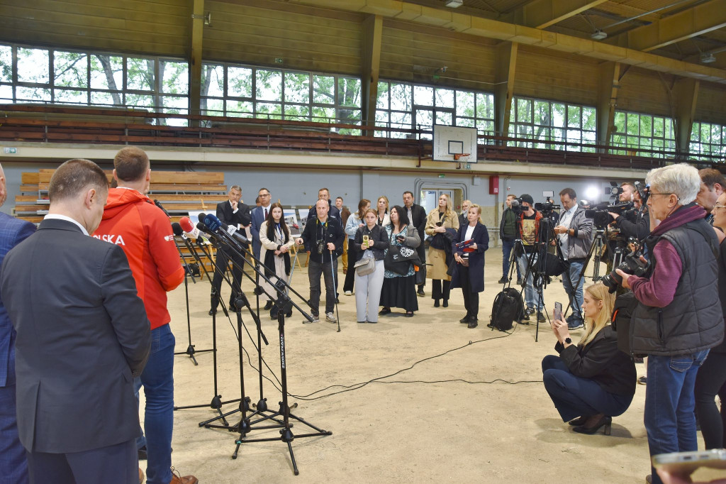 Są pieniądze na odbudowę infrastruktury sportowej. Konferencja ministrów w Prudniku [FOTO/WIDEO]