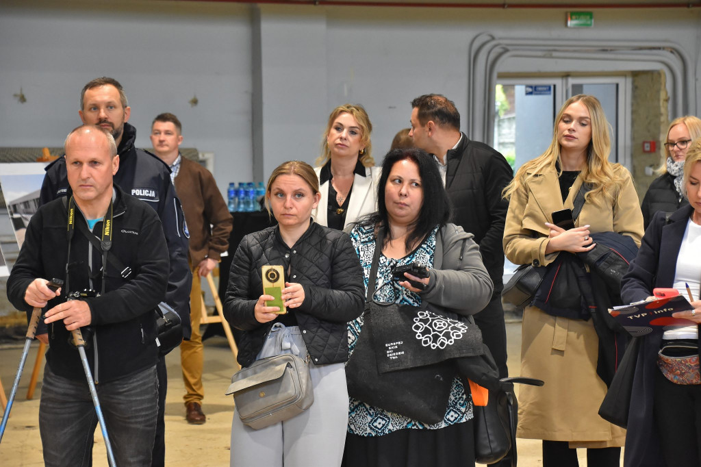 Są pieniądze na odbudowę infrastruktury sportowej. Konferencja ministrów w Prudniku [FOTO/WIDEO]