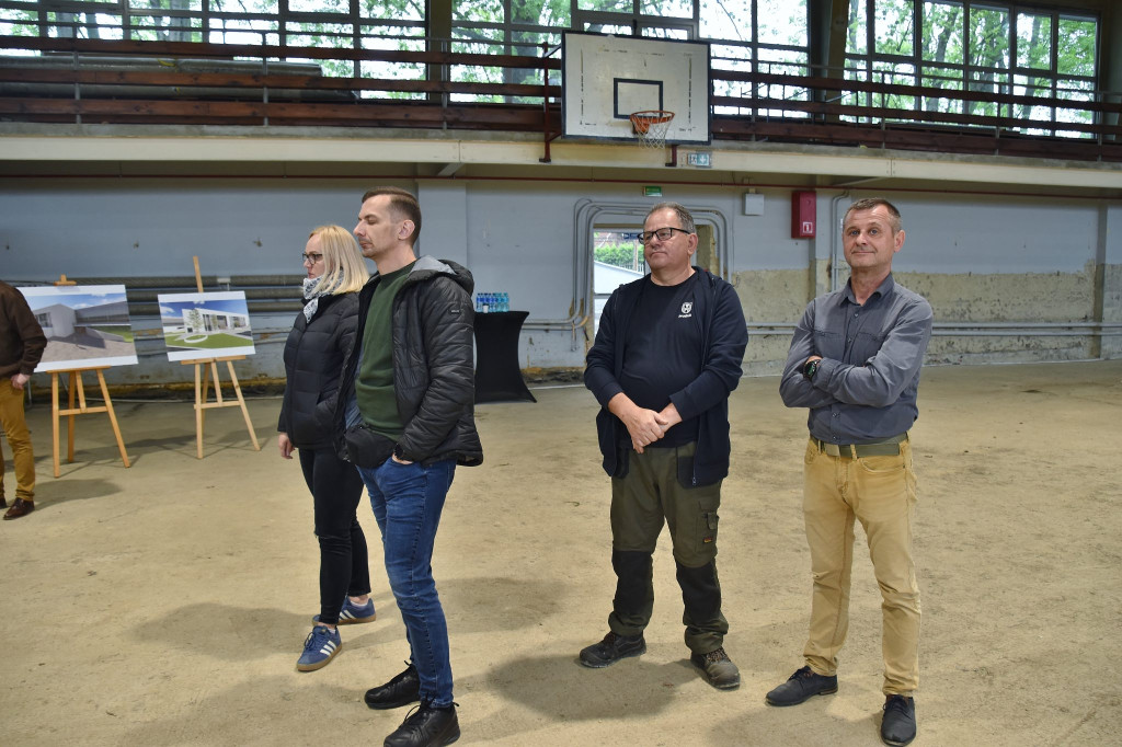 Są pieniądze na odbudowę infrastruktury sportowej. Konferencja ministrów w Prudniku [FOTO/WIDEO]