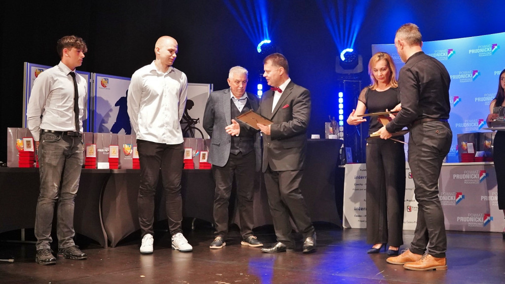 Laury dla najpopularniejszych sportowców,  trenera i działacza [FOTO]