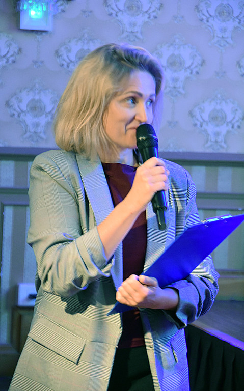Między słowami z ks. Robertem Skrzypczakiem