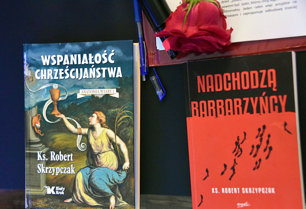 Między słowami z ks. Robertem Skrzypczakiem