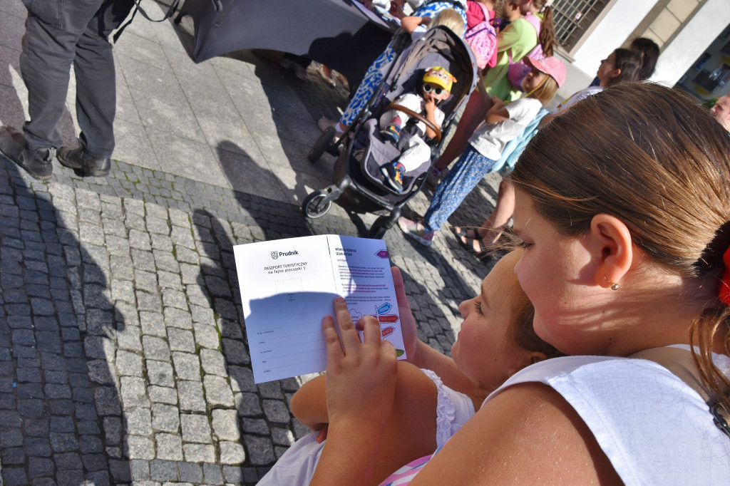 Spotkanie z Wokiem i Białą Damą - przygoda na miejskim szlaku w Prudniku [FOTO/WIDEO]