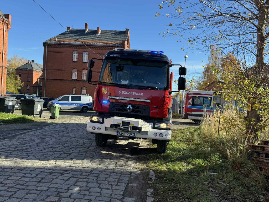 [AKTUALIZACJA] Wypadek na Włoskiej. Spadł z dużej wysokości [FOTO/WIDEO]