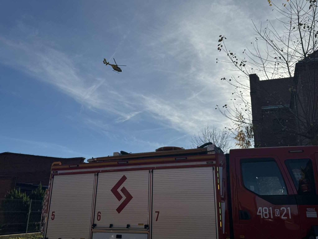 [AKTUALIZACJA] Wypadek na Włoskiej. Spadł z dużej wysokości [FOTO/WIDEO]