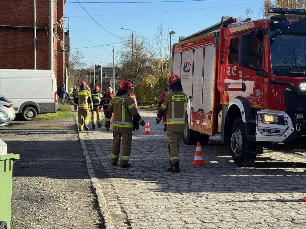[AKTUALIZACJA] Wypadek na Włoskiej. Spadł z dużej wysokości [FOTO/WIDEO]