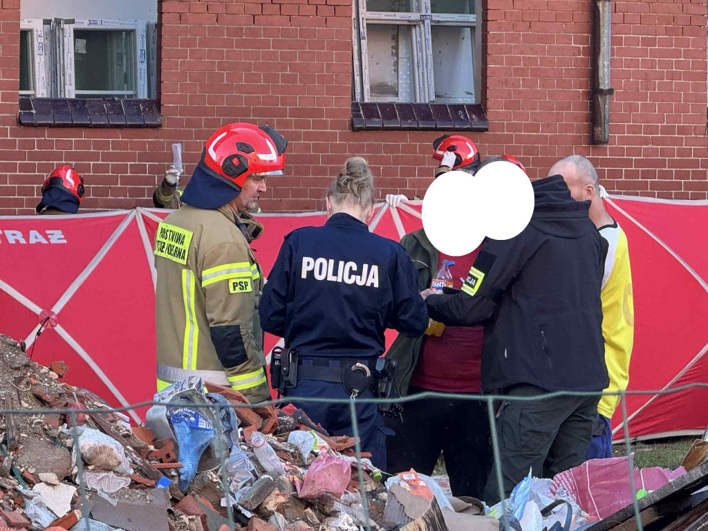 [AKTUALIZACJA] Wypadek na Włoskiej. Spadł z dużej wysokości [FOTO/WIDEO]