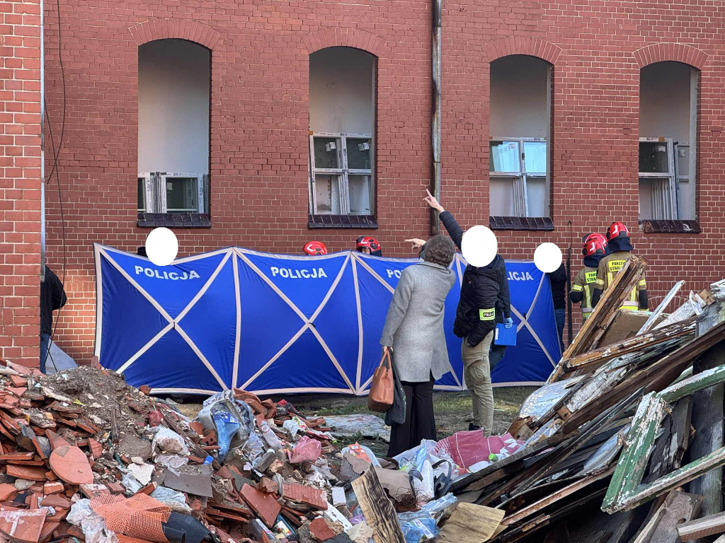 [AKTUALIZACJA] Wypadek na Włoskiej. Spadł z dużej wysokości [FOTO/WIDEO]