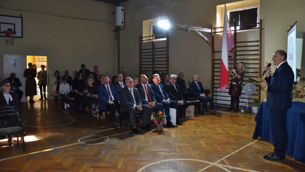 80 lat SP w Szybowicach. Szkoła z tradycją i sukcesami [FOTO/WIDEO]
