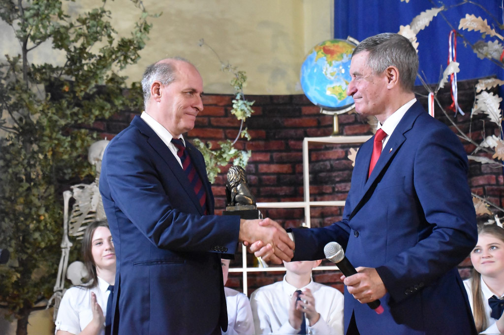 80 lat SP w Szybowicach. Szkoła z tradycją i sukcesami [FOTO/WIDEO]