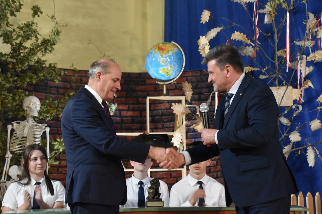 80 lat SP w Szybowicach. Szkoła z tradycją i sukcesami [FOTO/WIDEO]