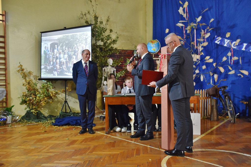 80 lat SP w Szybowicach. Szkoła z tradycją i sukcesami [FOTO/WIDEO]