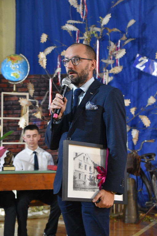 80 lat SP w Szybowicach. Szkoła z tradycją i sukcesami [FOTO/WIDEO]