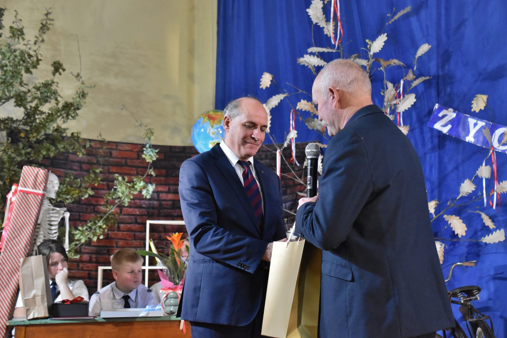 80 lat SP w Szybowicach. Szkoła z tradycją i sukcesami [FOTO/WIDEO]