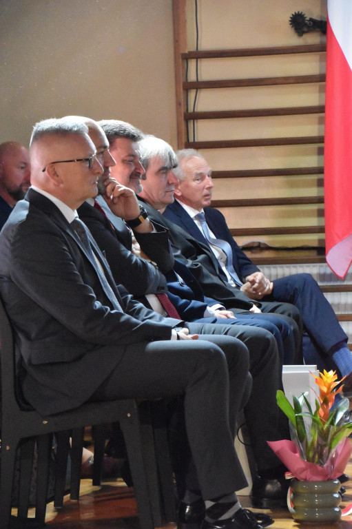 80 lat SP w Szybowicach. Szkoła z tradycją i sukcesami [FOTO/WIDEO]