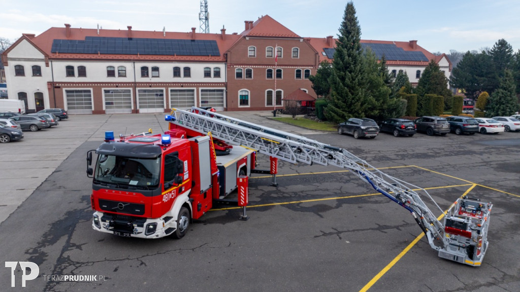 Nowoczesna  drabina prudnickich strażaków