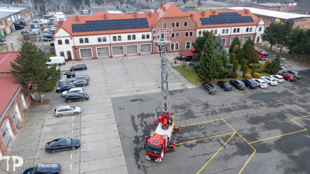 Nowoczesna  drabina prudnickich strażaków