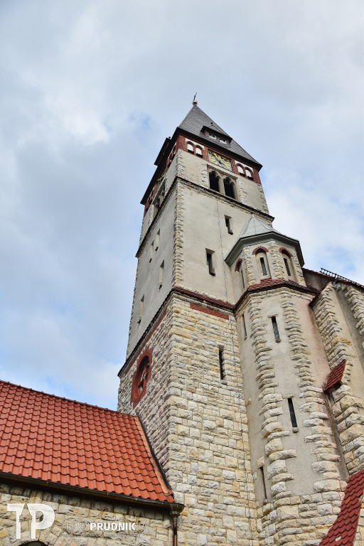Niezwykły kościół w Ligocie Bialskiej