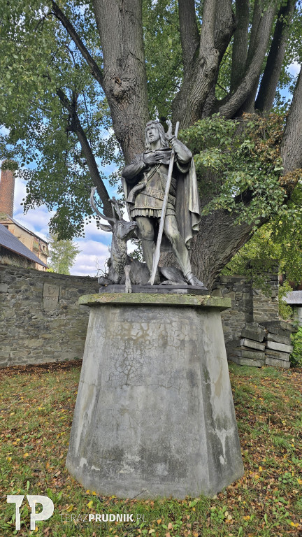 Zamek w Jindřichovie - remont i park