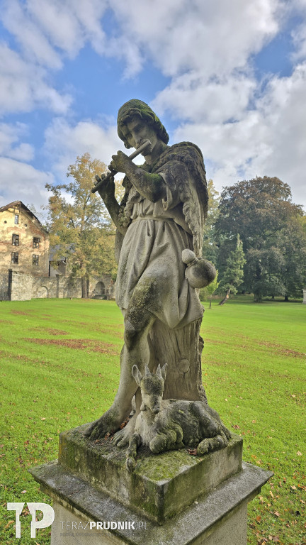 Zamek w Jindřichovie - remont i park