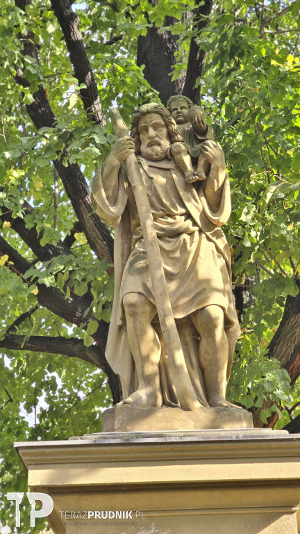 Zamek w Jindřichovie - remont i park