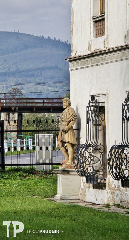 Zamek w Jindřichovie - remont i park