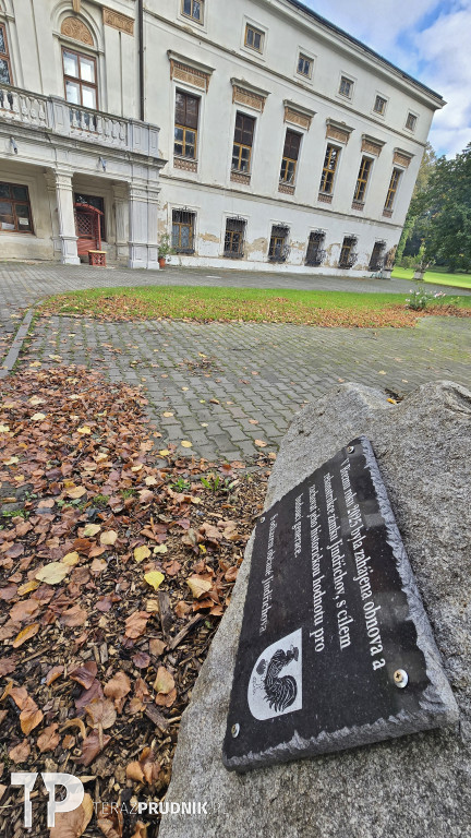 Zamek w Jindřichovie - remont i park