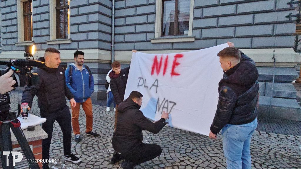 Spotkanie z Bąkiewiczem i protest