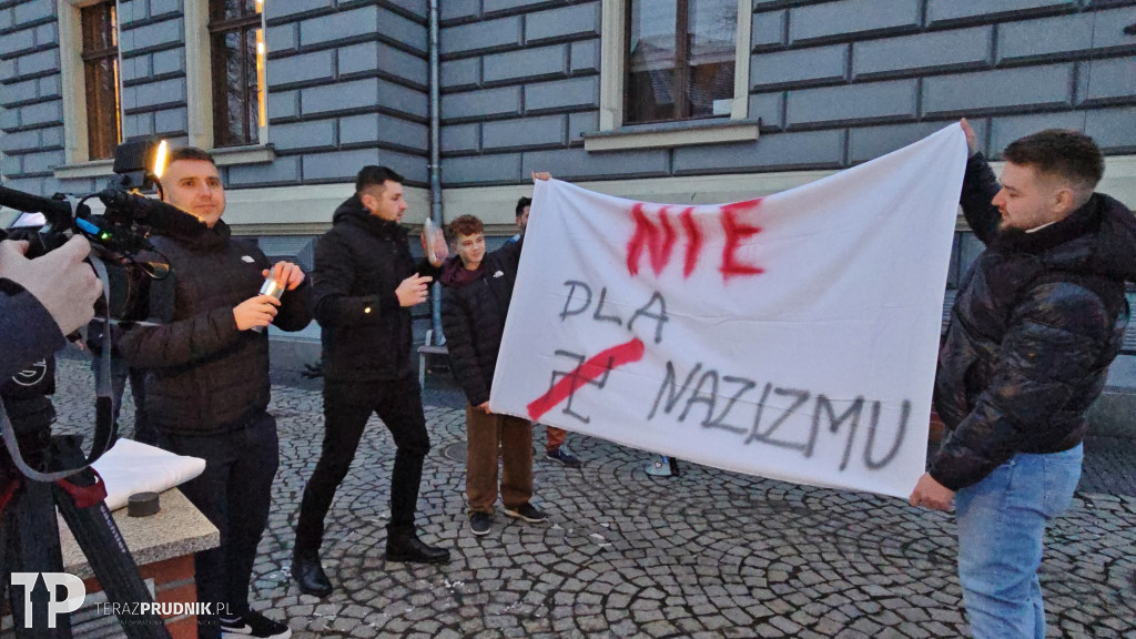 Spotkanie z Bąkiewiczem i protest