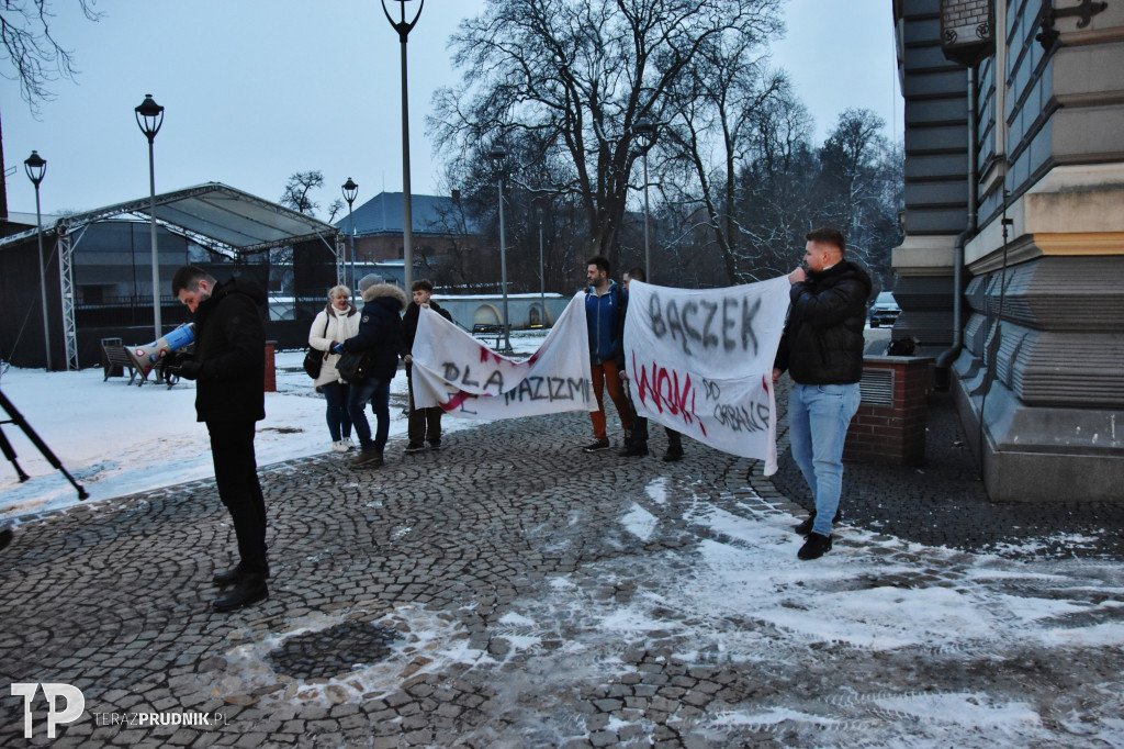 Spotkanie z Bąkiewiczem i protest