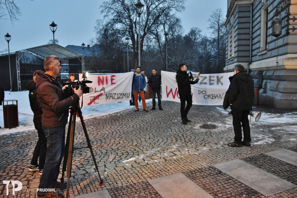 Spotkanie z Bąkiewiczem i protest