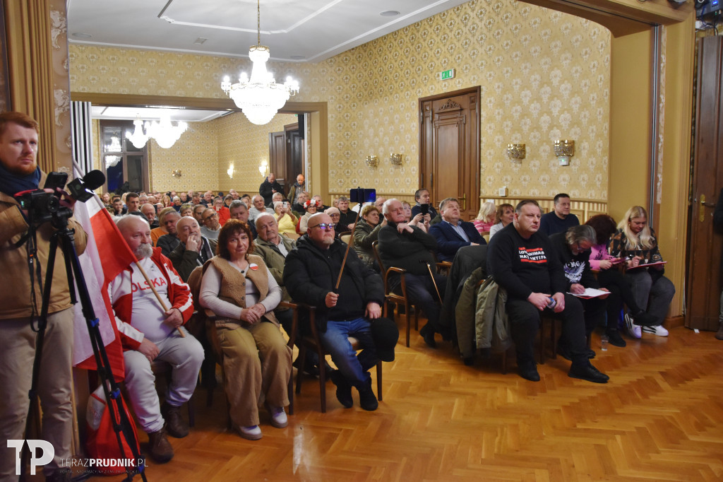 Spotkanie z Bąkiewiczem i protest