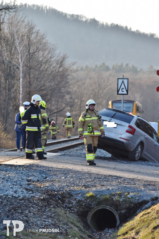 Zderzenie na przejeździe kolejowym w Wieszczynie