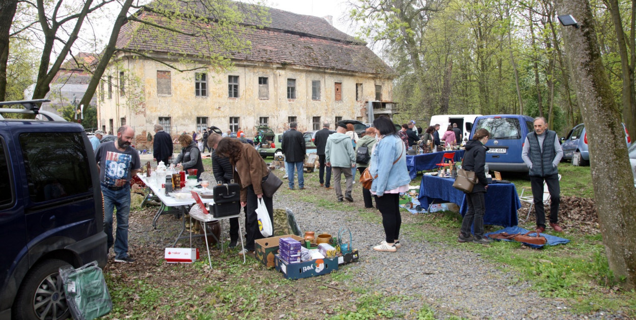 Giełda Staroci w Pałacu Rozkochów