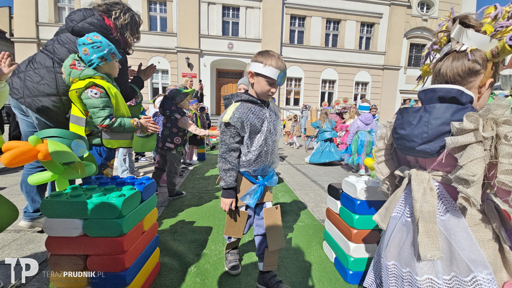 Przedszkolaki z pokazem ekomody