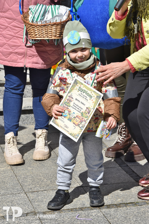 Przedszkolaki z pokazem ekomody