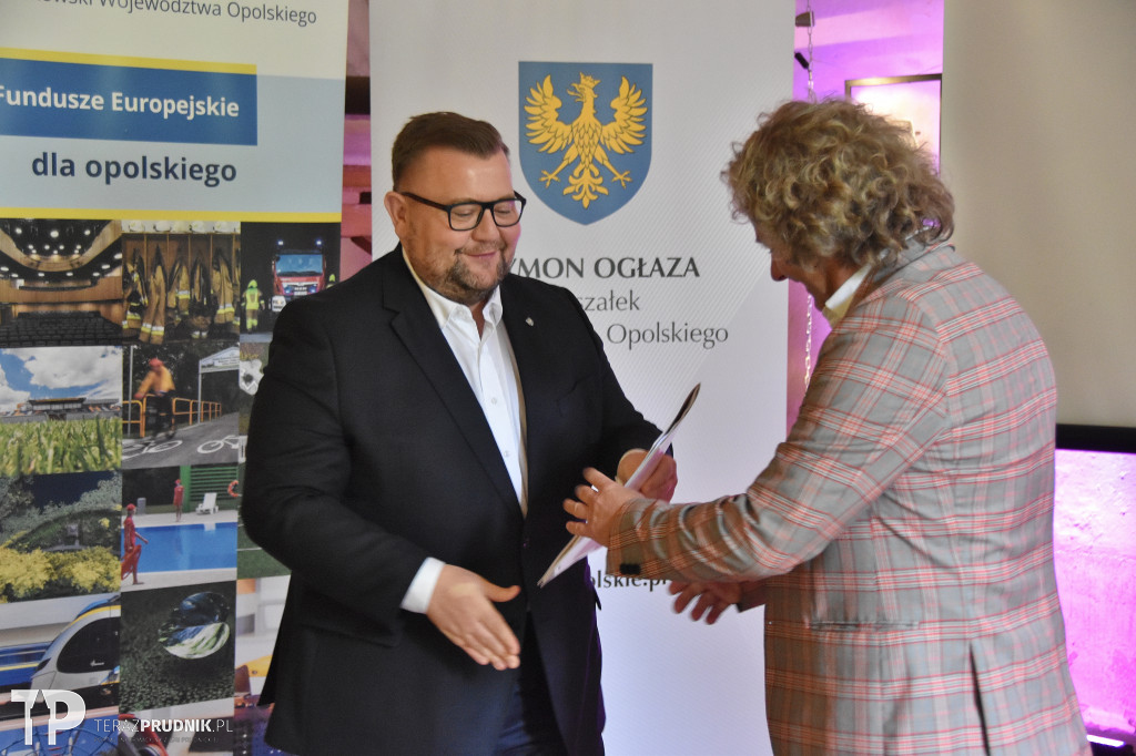 Podpisanie umów w Pałacu Rozkochów