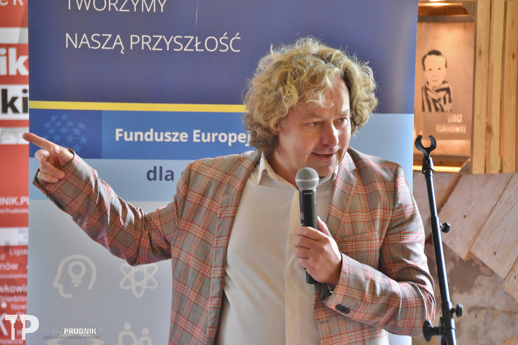 Podpisanie umów w Pałacu Rozkochów
