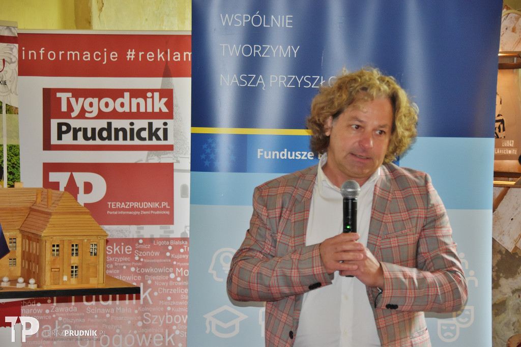 Podpisanie umów w Pałacu Rozkochów